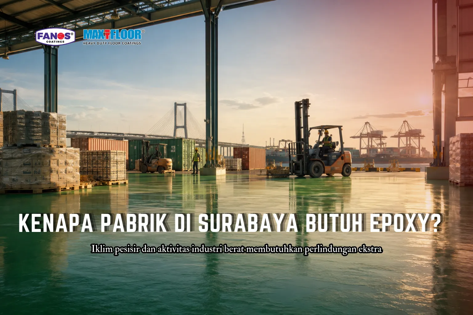 Lantai beton pabrik yang dilapisi epoxy tampak mengkilap dan kokoh saat dilewati forklift di salah satu industri Surabaya.